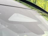 【プリクラッシュセーフティ】前方の車両等を検知し、衝突しそうな時は警報で注意を促し、ブレーキを踏む力をサポート。ブレーキを踏めなかった場合は衝突被害軽減ブレーキが作動、衝突回避をサポートします。