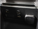 【USB接続】USB接続も可能です。スマートフォンと連動して音楽も再生可能です。