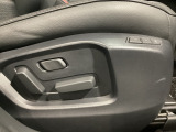 運転席にはパワーシートを装備!シート位置を記憶するメモリー機能付きなのでご夫婦で2名分セットすると便利です♪