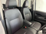 【運転席シート】ゆったりと広々した空間です。ストレスなく運転ができますよ!