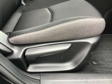 運転席シートリフター!ご自分の好きなシートポジションが取れるので運転が楽しくなりますし疲れにくいです。