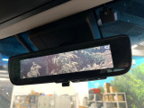 【デジタルインナーミラー】後席の大きな荷物や同乗者で後方が確認しづらい時でも安心!カメラが撮影した車両後方の映像をルームミラー内に表示。クリアな視界で状況の確認が可能です!