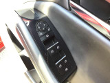 パワーウィンドウやドアミラーのスイッチ等は運転席右側へ集中してます