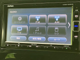 FM・AMラジオのほか、DVD/CDやTV、iPod、SDなどの選択肢を画面で確認できます。聴きたい音源に合わせて項目を選びやすく、日々の移動時間に活用いただけます。