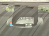 【トヨタセーフティセンス】走行中に前方の車両等を認識し、衝突しそうな時は警報とブレーキで衝突回避と被害軽減をアシスト。より安全にドライブをお楽しみいただけます。