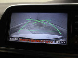 目視では確認しづらい車両後方を表示するバックモニターが装備されています。スムーズな車庫入れや縦列駐車をサポートします。