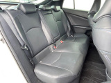 後部座席も気になるようなキズ・汚れやへたり等、大きなダメージはなく、良好な状態です。