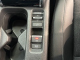 電子制御パーキングブレーキは信号待ちでも便利。いつもより運転がラクになるはずです。
