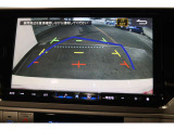 【バックカメラ】後方の映像がモニターで確認できます。駐車が苦手な方にお勧めの補助機能です。