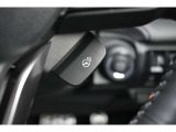 ステアリングヒーターは、シートヒーターと併せて冬場の快適なドライブをサポートします。