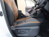 パワーシート搭載。微妙な調整が手軽にでき、ピッタリなポジションで運転することが可能です。