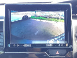 バックモニター付きで、車庫入れやバック時の後方確認をサポート。