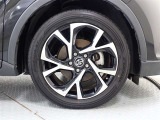 純正アルミホイール 225/50R18