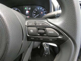 レーンディパーチャーアラートとは車線または走路からの逸脱の可能性を警告すると共に、車線または走路からの逸脱を避けるためのハンドル操作の一部を支援する機能です。詳細は販売店スタッフまでおたずねください。
