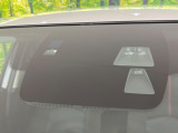 【スマートブレーキサポート】走行中に前方の車両等を認識し、衝突しそうな時は警報とブレーキで衝突回避と被害軽減をアシスト。より安全にドライブをお楽しみいただけます。