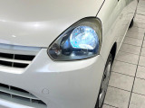 【LEDヘッドライト】悪天候や夜間走行時も良好な視界を確保し安心して運転できる高輝度LEDヘッドライトを装備!点灯速度が早く、消費電力も抑えられています。
