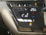 【オートエアコン】一度お好みの温度に設定すれば、車内の温度を検知し風量や温度を自動で調整。暑い&hellip;寒い&hellip;と何度もスイッチ操作をする必要はありません。快適な車内空間には必須の機能ですね♪