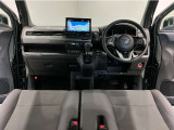 【前方視界】開放的な前方視界!運転がしやすく疲れにくいです♪窓が大きく、見通しがとっても良いおクルマですよ♪