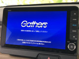 大きく見やすい画面と、周囲にまとまったボタンで目的の機能を確認しやすい構成です。ナビやオーディオを使う日常の移動でも、必要な項目を探しやすく便利にお使いいただけます。