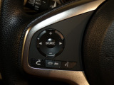 【ステアリングリモコン】ステアリングにオーディオ調節可能なスイッチが装備されていますので運転中でも視線をそらさずにオーディオの調節が可能です!