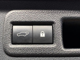 【パワーバックドア】スマートキーや運転席のボタンを押すだけでリアゲートが自動で開閉します!荷物を持っている時や、高い位置にあるバックドアを閉める際に便利な機能です♪