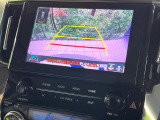 【バックカメラ】駐車時に後方がリアルタイム映像で確認できます。大型商業施設や立体駐車場での駐車時や、夜間のバック時に大活躍!運転スキルに関わらず、今や必須となった装備のひとつです!