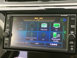 音楽やラジオ、テレビなど複数のメディアに対応した画面構成で、用途に合わせて選びやすいのが魅力です。お好みの音源へ切り替えながら、車内で快適にお過ごしいただけます。