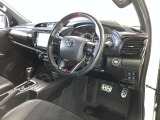 見通しのよいすっきりとした視界で、誰でも運転しやすいです。運転のしやすさは疲れにくさにも繋がりますよ♪