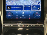 運転席・助手席で独立して温度設定が可能。室温や外気温の変化に応じて、設定に合わせた温度と風量を自動的に調整します。ブロアモーターの小型・軽量化によって、エネルギー効率も向上しています。