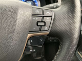 前方の車との車間を設定し、スピードを上げたり緩めたりを自動で行ってくれる追尾式の「レーダークルーズ」。上級装備の一つです!高級車にしかつかない嬉しい機能です。