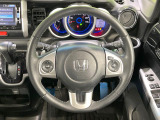 【ステアリングスイッチ】運転中、前方から目線をそらすことなく、オーディオ等の操作が可能な便利機能!安心&快適なドライブを演出してくれます♪