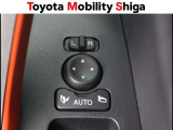 駐車時に便利なスマ-トキ-連動オ-ト格納式ドアミラーを装備しています。施錠すると自動的にドアミラーを格納する便利な機能です!