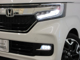LEDヘッドライトとLEDフォグランプで、夜間の走行も明るい♪