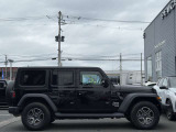 JEEPらしいシンプルなボディーラインがかっこいい!