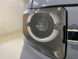 LEDヘッドライトは、点灯の瞬間から最大光量を発揮し、突然暗くなるトンネルなどでの安定感を高めます。