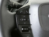 ステアリングスイッチ付き。前方から目を離すことなく操作することが可能です。