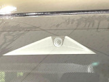 【三菱e-Assist】走行中に前方の車両等を認識し、衝突しそうな時は警報とブレーキで衝突回避と被害軽減をアシスト。より安全にドライブをお楽しみいただけます。