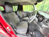 運転席シート廻りは使用感も少なく、良好な状態となっています。前オーナー様が丁寧に使っていたことがよくわかりますね。