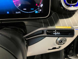 メルセデスベンツでは殆どが電子コラムシフトを採用しており、前進後退の切り替えをスムーズに行うことが出来ます。