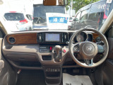 【インパネ】伸びやかで操作性の高いインパネ周り。毎日乗る車だからこそお気に入りの空間で。