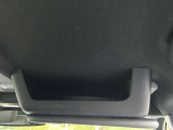 サンシェード内蔵大型ルーフコンソール