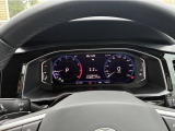 視認性に優れたフルデジタルメーター「Digital Cockpit Pro」。多彩な車両情報やナビゲーション画面を高精細に表示可能です。