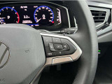 デジタルメーター「Digital Cockpit Pro」の表示切り替えや、オーディオの音量調整などをステアリングを握ったまま直感的に行えます。