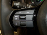 【ステアリングリモコン】ステアリングにオーディオ調節可能なスイッチが装備されていますので運転中でも視線をそらさずにオーディオの調節が可能です!