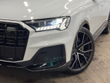 ●LEDハイビームが多数独立で存在し、ハイビーム時に対向車や前方を走る車の部分をロービームに切り替えが可能!!シーケンシャルウインカーも装備!!