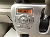 温度の設定のみで快適な風量やモードなどを自動調整してくれるフルオートエアコンを装備!