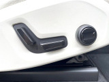 【メモリー機能付きパワーシート】ドライバーごとに設定したシート位置を記憶して、ボタン一つで切り替えできる便利な機能!運転する方が複数名いらっしゃるご家庭におすすめです。