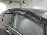 ★ドアバイザー★雨天時に窓を開けても濡れにくく車内に雨が入り込むのを防ぎながら換気ができます(^^♪