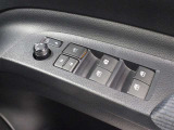 運転席からも操作可能なパワーウィンドウが装備されています。