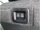 充電用USB端子付き。スマートフォンなどの充電に便利です。
